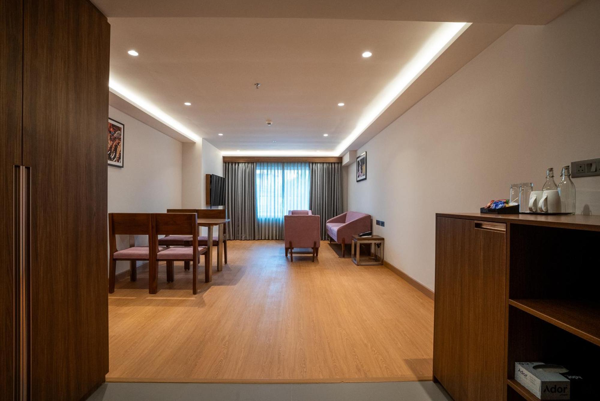 Lilac Hotel กูรูวาเยอร์ ภายนอก รูปภาพ